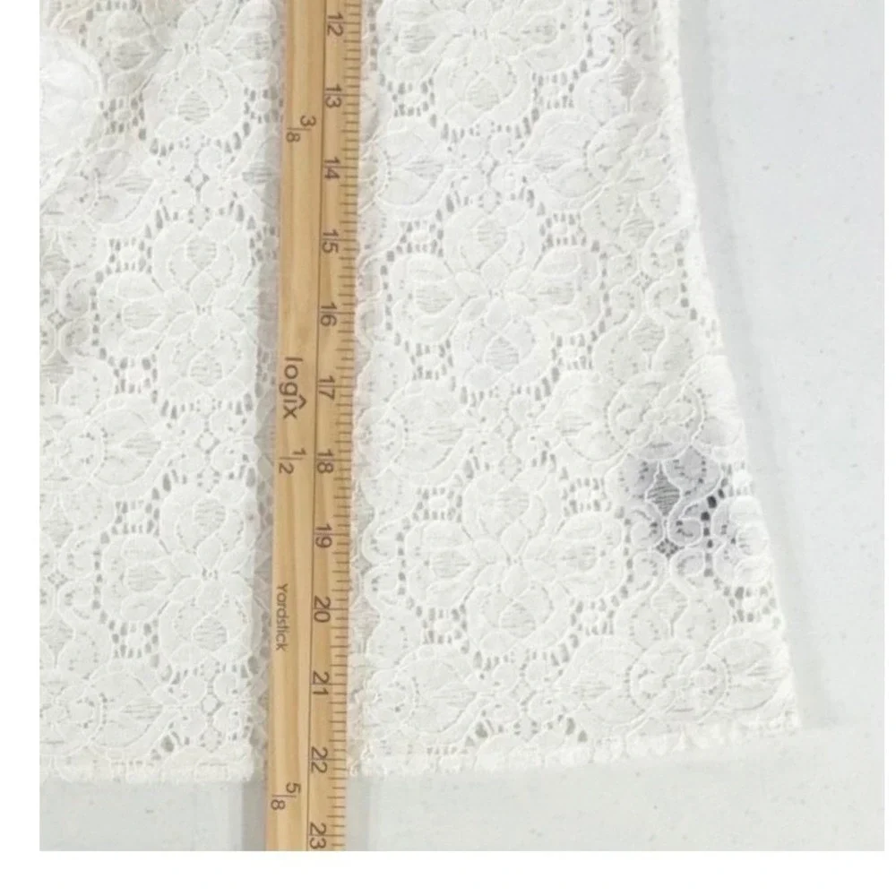 JC Penney Ivory Floral Lace Ruffle Front‎ Sleeveless Blouse Top Ruffled Keyhole